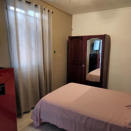 לה גולט Backpackers Rental Room/Bathroom Only מראה חיצוני תמונה