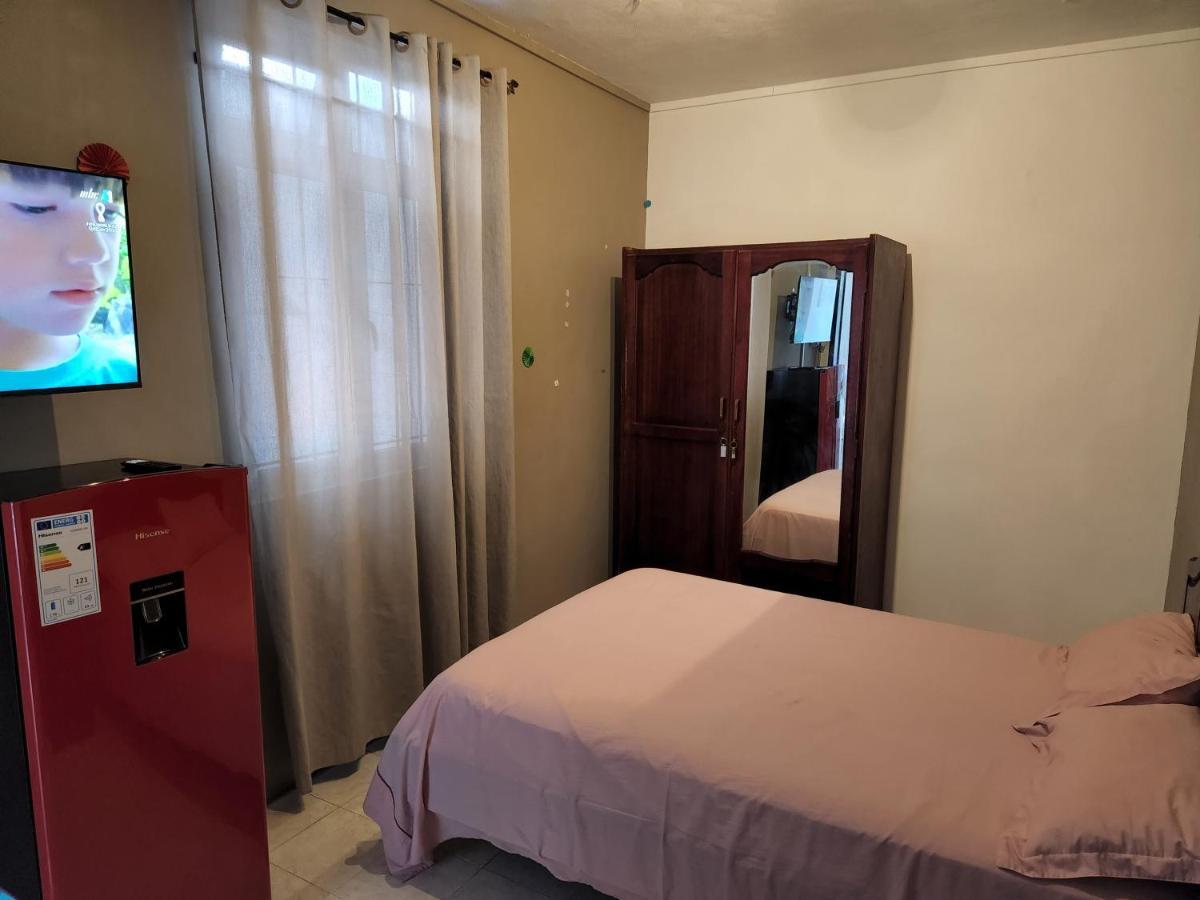 לה גולט Backpackers Rental Room/Bathroom Only מראה חיצוני תמונה